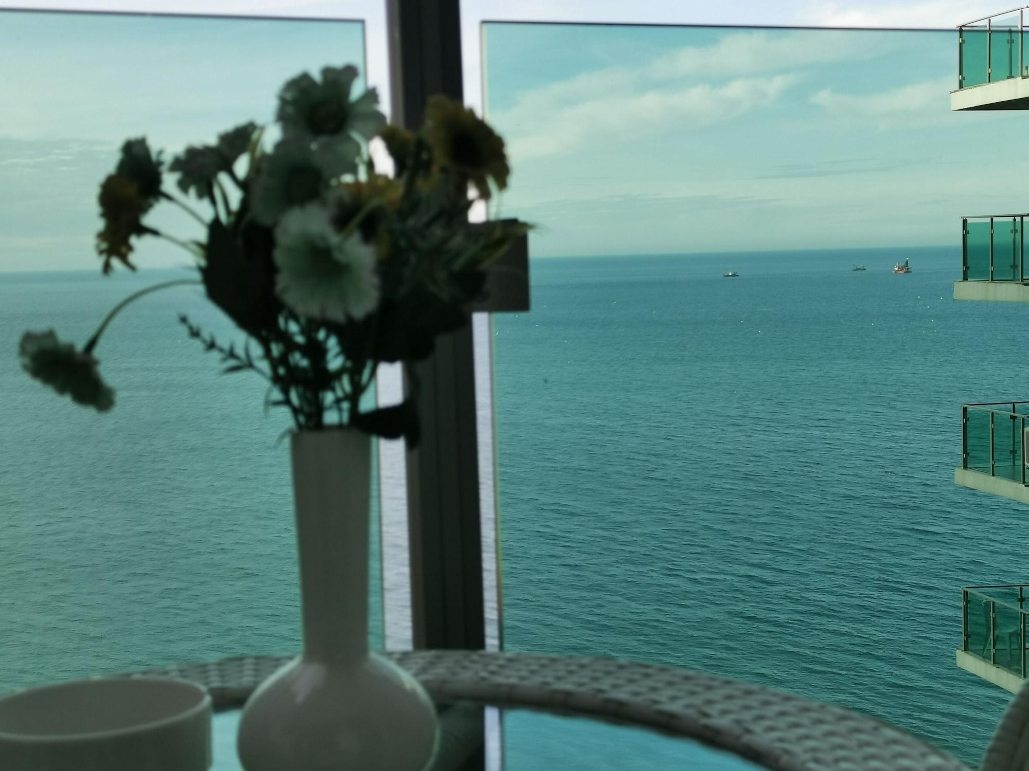 Aqua Batumi Hotel & Apartments Экстерьер фото